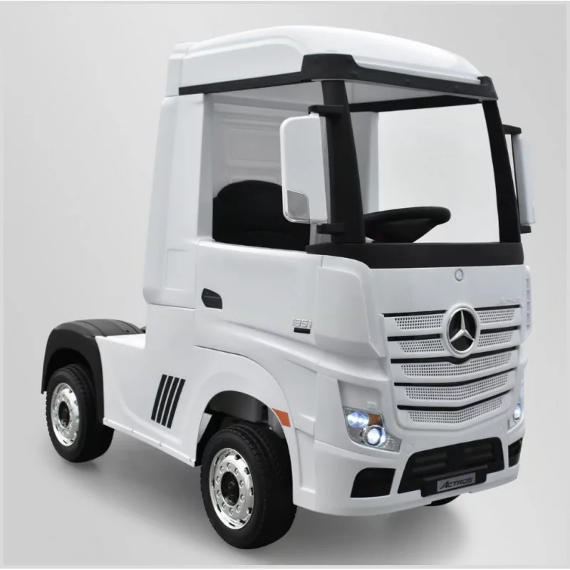 camion électrique mercedes actros blanc